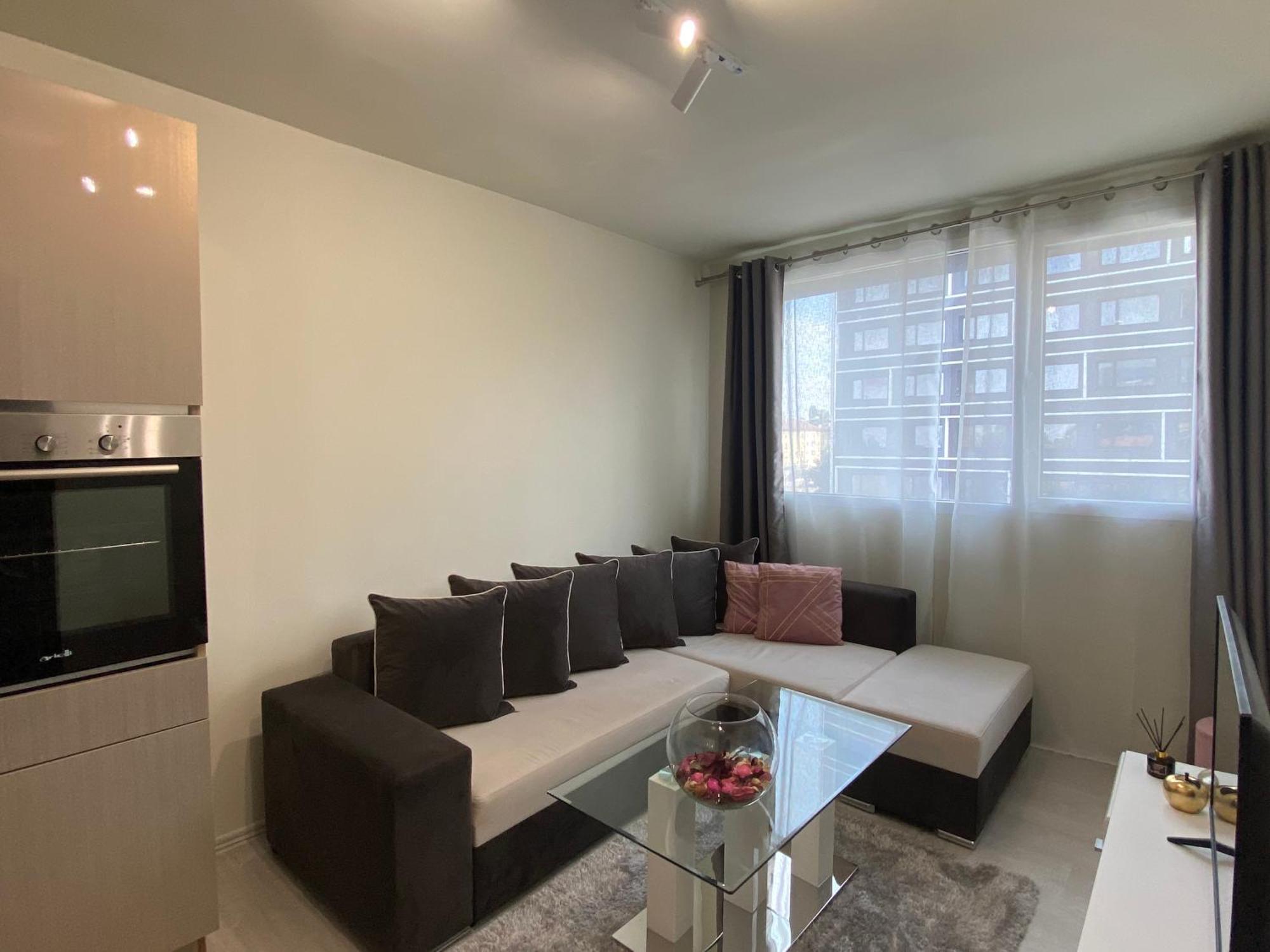 Brand New And Modern Directly Next To The Metro Station Apartament Sofia
